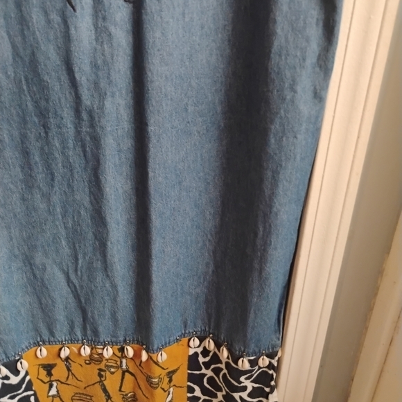 Sleeveless Blue Dress with Embroidered Design - Picture 6 of 10